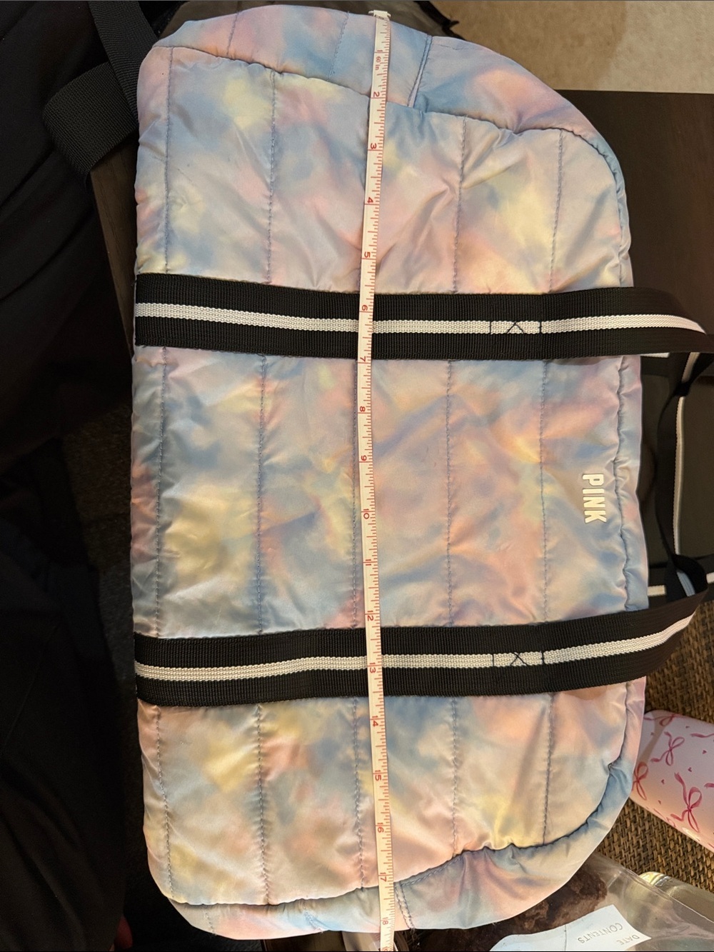 Victoria's Secret PINK Rainbow Cloud Print quilted duffle bag - Picture 11 of 12